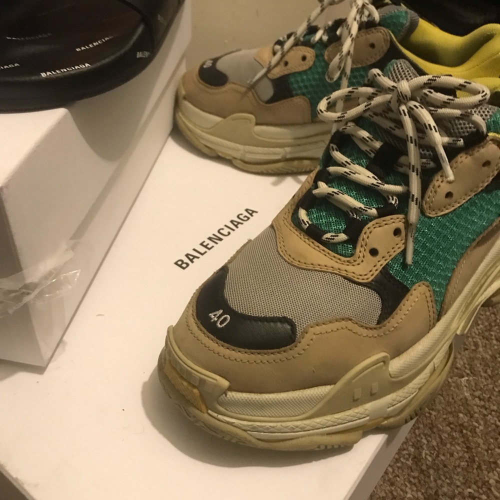 Balenciaga triple s.